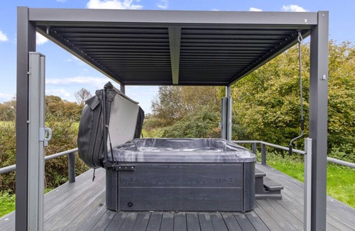 Ford Cabin | The Lake House - Private Hot Tub