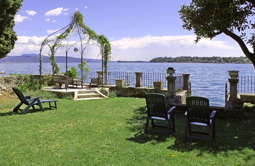 Salo Villa | The Lake is Our Pool ♡ Frontlake Villa & Park/Sleeps 12 +1 Baby/Pet Friendly