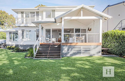 Summerland Point House | The Lakehouse Retreat - Waterfront w/Jetty!
