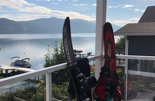 Vernon House | The LakeHouse - Lakeshore Property With Breathtaking Views - 6 bedrooms, 3 baths