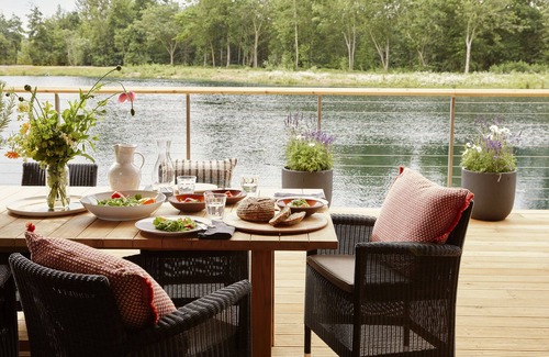 Lechlade Apartment | The Lakes by YOO, Hawthorn Lakeside Apartment - free access into onsite Spa