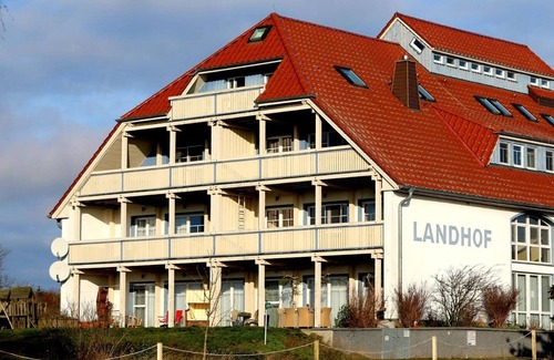 Stolpe Apartment | The Landhof Windflüchter LH-305 - Family-friendly vacation apartment on Usedom -
