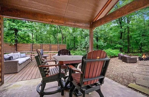 Broken Bow Cabin | THE LANDING is a Well Appointed Cabin! Perfect location!