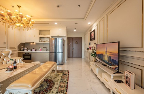 Hang Xanh Apartment | The Landmark 81 1BR Apartment Style Royal