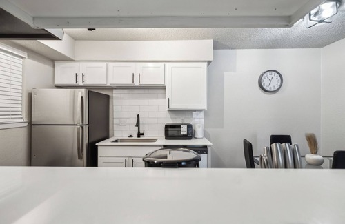 North Arlington Apartment | The Landry 255 | Spacious and Cozy 1 Bedroom 1bth