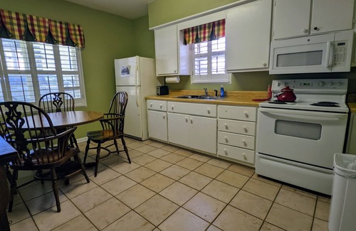 Buena Vista Hotel | The Lanier Room at The Town House Inn - Guesthouse