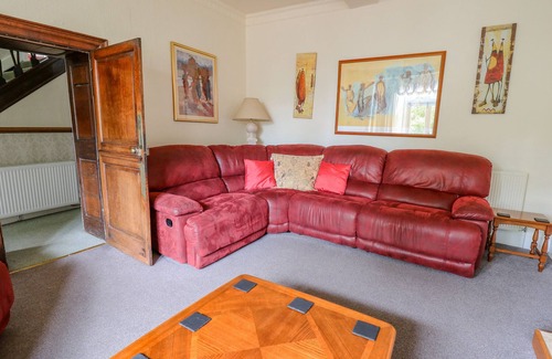 Bishops Castle Cottage | THE LAURELS, pet friendly, with a garden in Bishop's Castle
