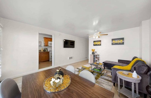 South Park House | The Lemon Lodge - Wonderful Two Bedroom in South Park!