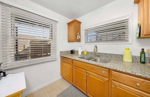 South Park House | The Lemon Lodge - Wonderful Two Bedroom in South Park!