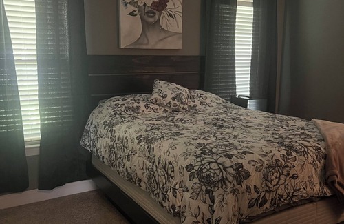 Leland House | The Lewis House, Charming 3-bedroom house with WiFi and AC in lovely Leland.
