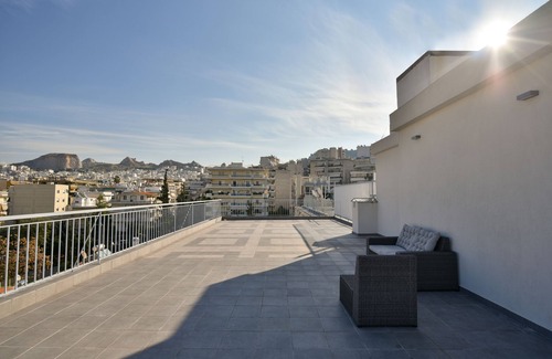 Kypseli House | The light-flooded penthouse in Athens