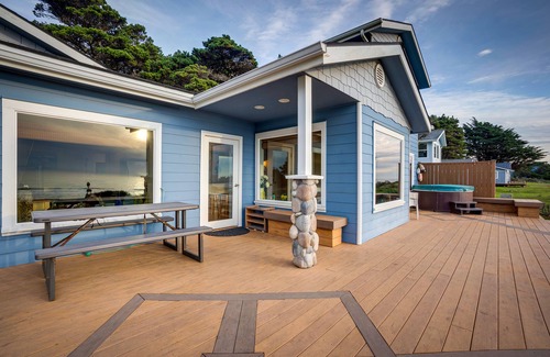 Port Orford House | The Lighthouse: 3 Acre Port Orford Oceanfront Home