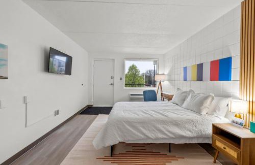 Cedar Falls Apartment | The Lindell Motor Lodge