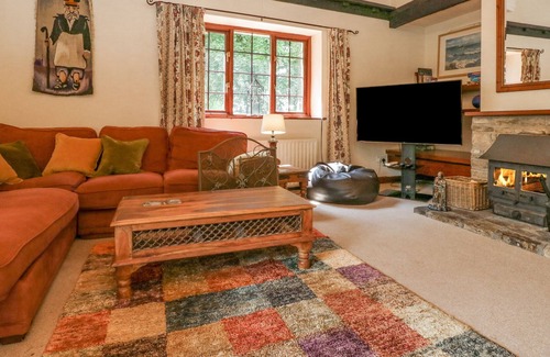 Brayford Cottage | THE LINHAY, pet friendly, with hot tub in Bratton Fleming