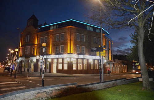 Leyton Hotel | The Lion & Key Hotel