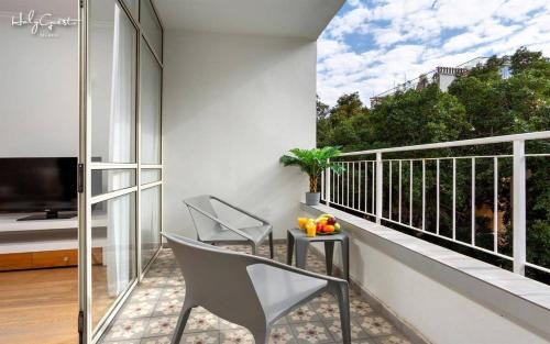 Tel Aviv Apartment | The Lion King by HolyGuest
