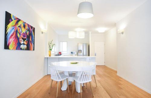 Tel Aviv Apartment | The Lion King by HolyGuest