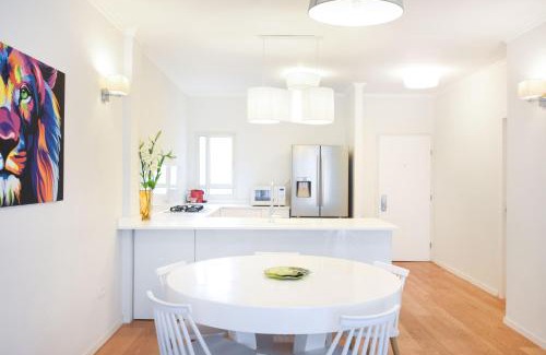 Tel Aviv Apartment | The Lion King by HolyGuest