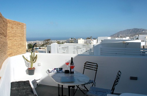 Fira Villa | The Lithos Villa | The Perfect retreat to enjoy the immense beauty of Santorini