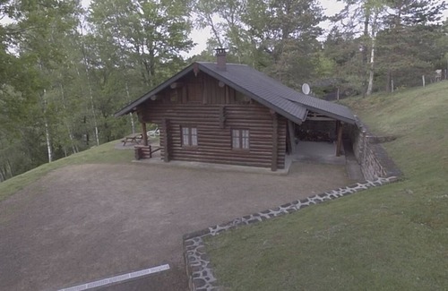 Marcillac-la-Croisille Ski Chalet | The little log with a view of the lake