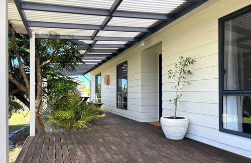 Port Willunga House | The Little Beach Retreat- 1 street from the Sea