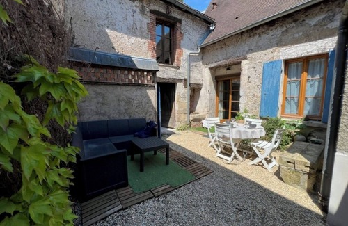 Sancerre House | The little blue house