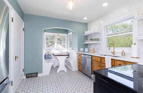 Winterset House | The Little Brick House - Walkable to the Square Dining & Shopping