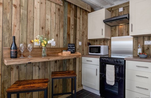 Bryn-crug Cottage | The Little Cottage - sleeps 2 guests in 1 bedroom