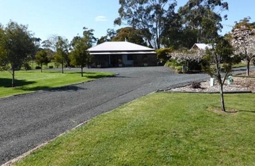 Ulverstone Cottage | The Little House - cute, quiet and convenient