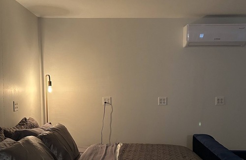 La Grange Cottage | The Little House, 3 blocks to city square and 20 mins to Round Top