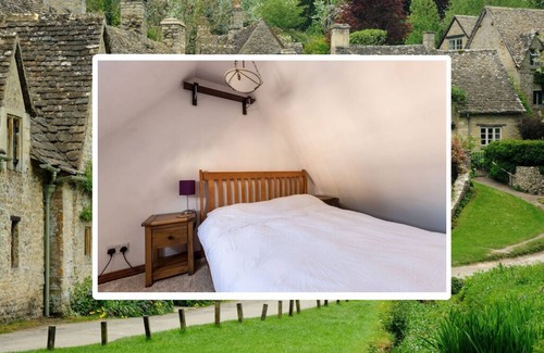 Tetbury Cottage | The Little House on Gumstool Hill