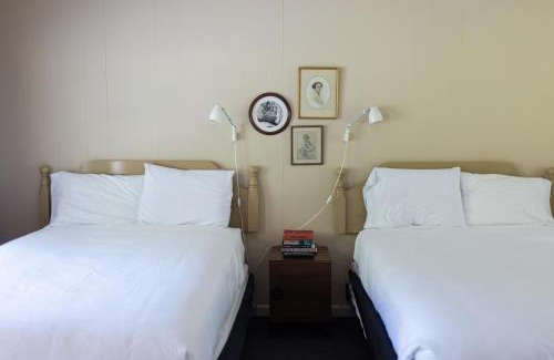 Glendale Hotel | The Little Lion
