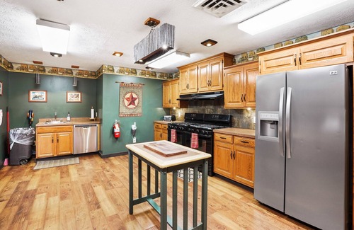 Bladensburg Cabin | The Little Lodge.nDisconnect from your fast pace with friends and family.