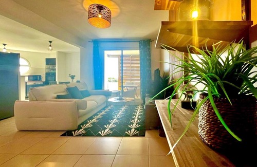 Saint-Denis Apartment | The Little Nest – Sea View, Comfort & Parking