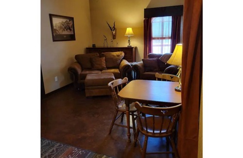 Mason Apartment | The Little Pine: Rustic Getaway