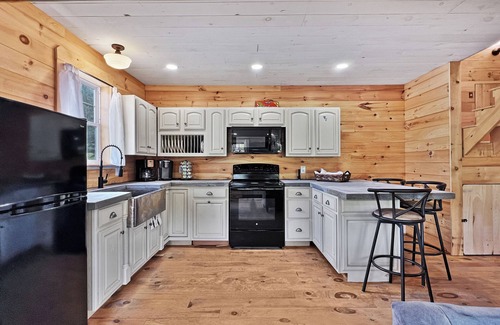 Rockwood House | The Little Red Camp (Waterfront on the Moose River!)