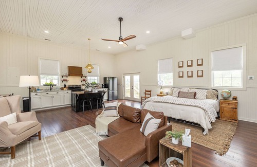 Cross Junction Apartment | The Little Red Schoolhouse