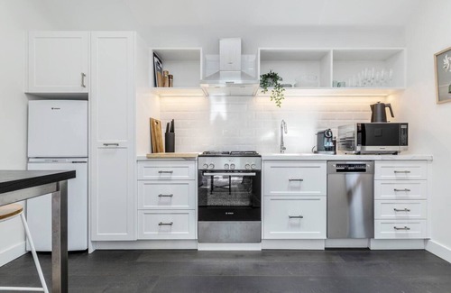 Prahran Apartment | The Little Sage A Lodge style Urban Retreat