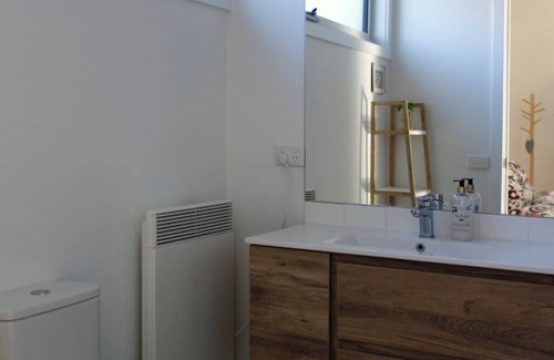 Trentham Apartment | The Little Studio. Cozy and stylish! Trentham weekend couple accommodation.