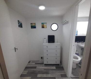 Cylch-Y-Garn Apartment | The Lobster Pot Cottage Church Bay