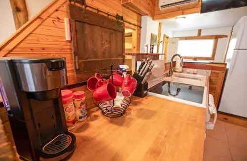 Enterprise Apartment | "The Lodge"- APT w/Loft Bedroom, Walnut Bar, Quiet Setting, Covered Parking