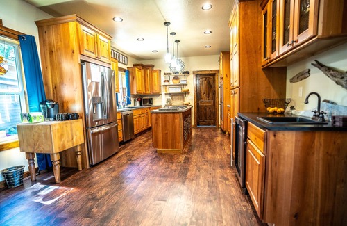 Riggins Cabin | The Lodge at Big Eddy on the main Salmon River
