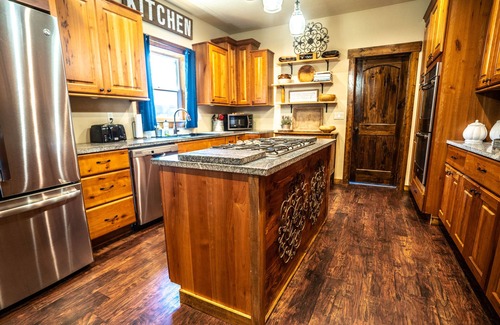 Riggins Cabin | The Lodge at Big Eddy on the main Salmon River