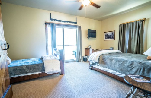 Riggins Cabin | The Lodge at Big Eddy on the main Salmon River