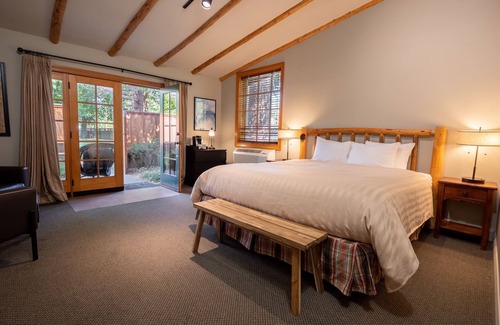 Grants Pass Hotel | The Lodge at Riverside