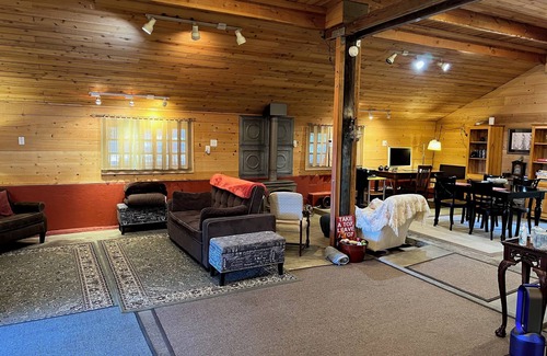 Prunedale Cabin | The Lodge at Tangled Oaks, a superbly converted barn on 6 acres on Monterey Bay.