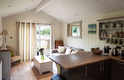 Dunbar Cabin | The Lodge by the Lake, Dunbar including hot tub