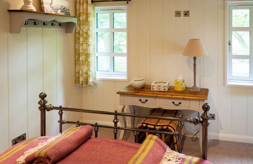Dunbar Cabin | The Lodge by the Lake, Dunbar including hot tub
