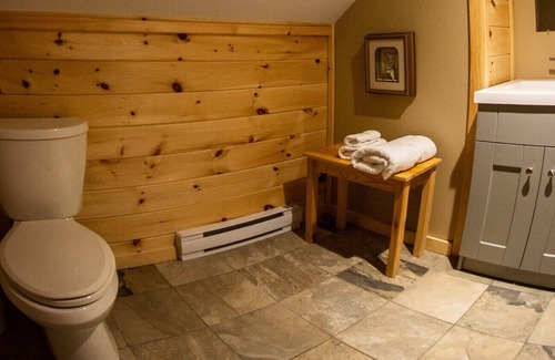 North Frontenac Resort | The Lodge - Myers Cave Resort