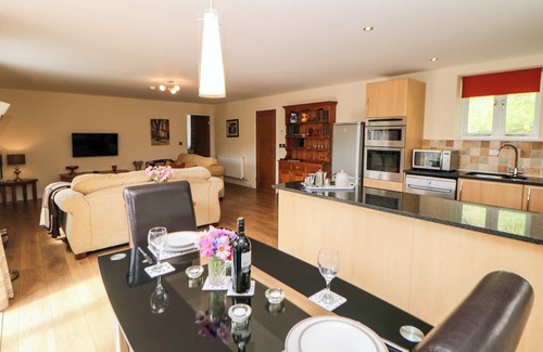 Combs Cottage | THE LODGE, romantic, luxury holiday cottage, with a garden in Disley